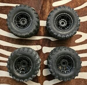 Traxxas Maxx Mounted Sledgehammer Tires & Black Wheels 8973 Set Of Four Tires